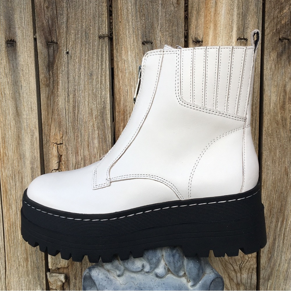 NWT Marc Fisher Prisco Lug Sole Platform Boot Leather Cream Ivory White 7